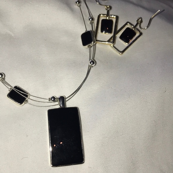 Necklace and earrings - Picture 6 of 6